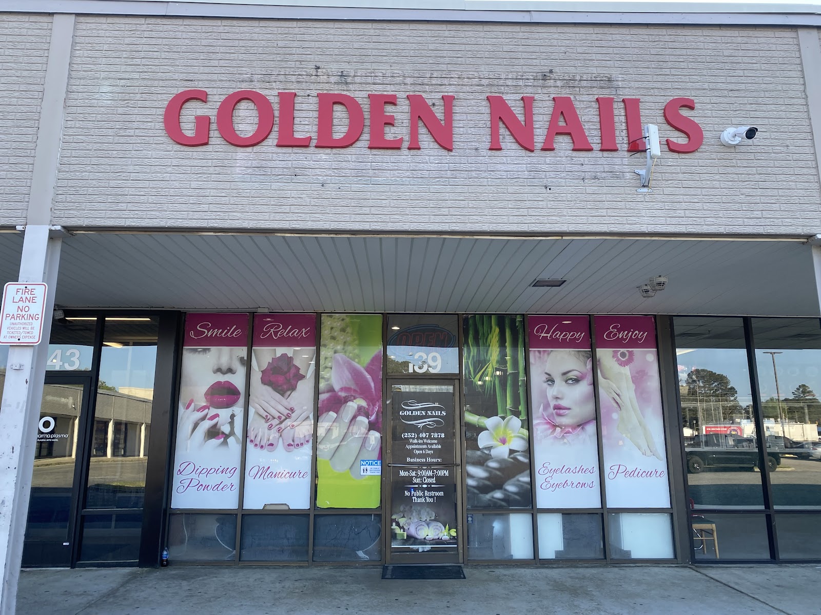 Golden Nails nail photo 8